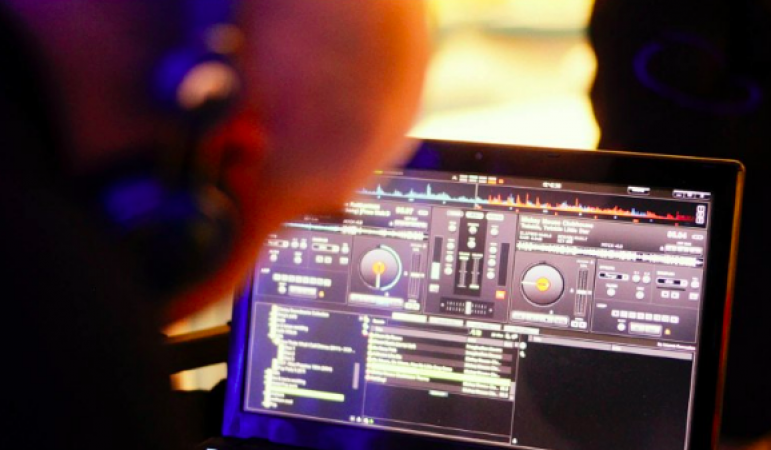 DJ Andy Hilders  - Photo 6