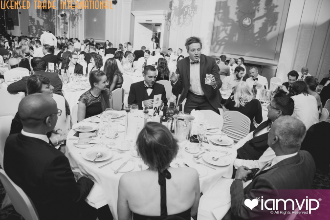 Award Winning Magic Of Graeme Shaw - Photo 3