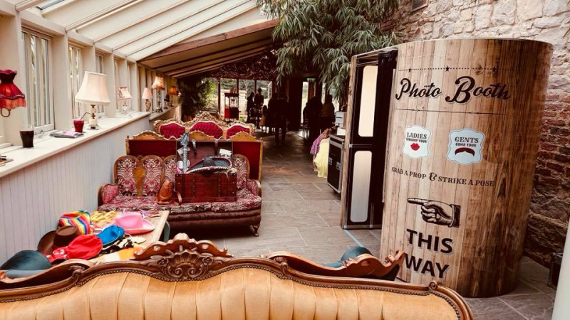 Top of the range Photo Booths. starting from: - Photo 4