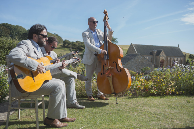 Jonny Hepbir Gypsy Jazz Band - Photo 5