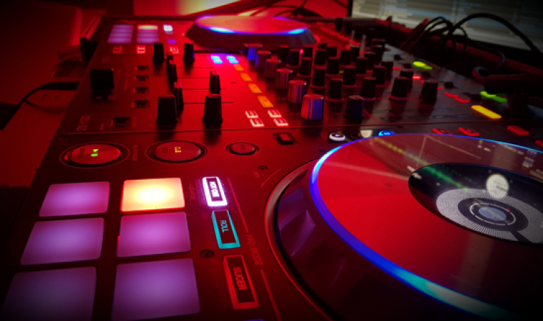 D.J. Dave Jones - Photo 11