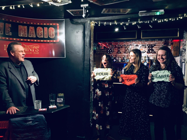 Mike Davis - Close Up & Parlour Magician - Photo 2