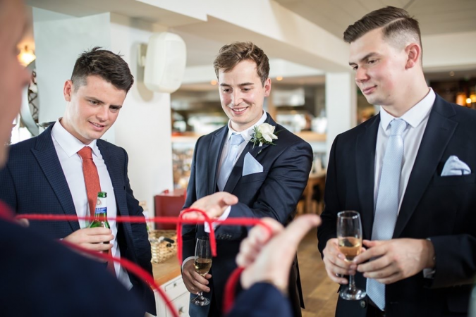 Mike Davis - Close Up & Parlour Magician - Photo 3