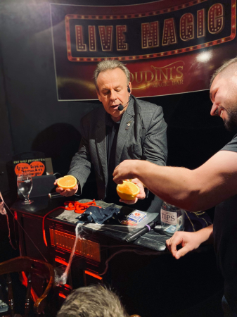 Mike Davis - Close Up & Parlour Magician - Photo 4