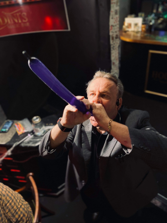 Mike Davis - Close Up & Parlour Magician - Photo 5