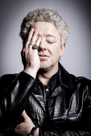 Tony Scarth is Tom Jones  - Photo 2