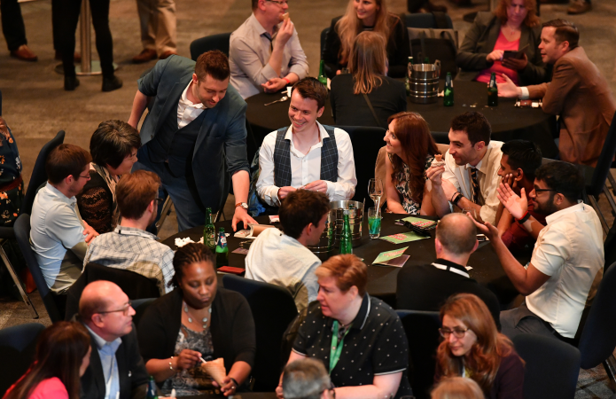 Russ Appleby Close Up Magician - Photo 11