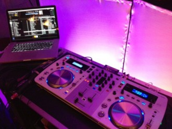 DJ Paul G Mobile Disco & DJ Hire - Photo 2