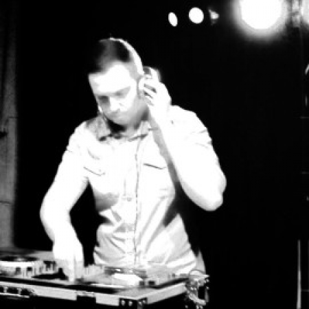 DJ Paul G Mobile Disco & DJ Hire - Photo 4