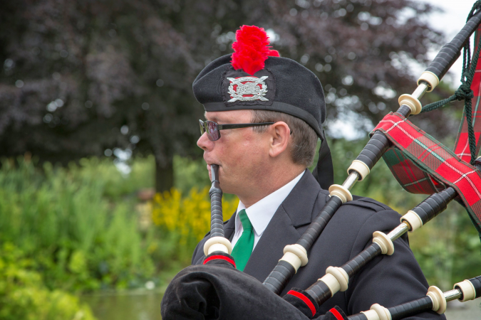 East of England Bagpiper - Photo 4