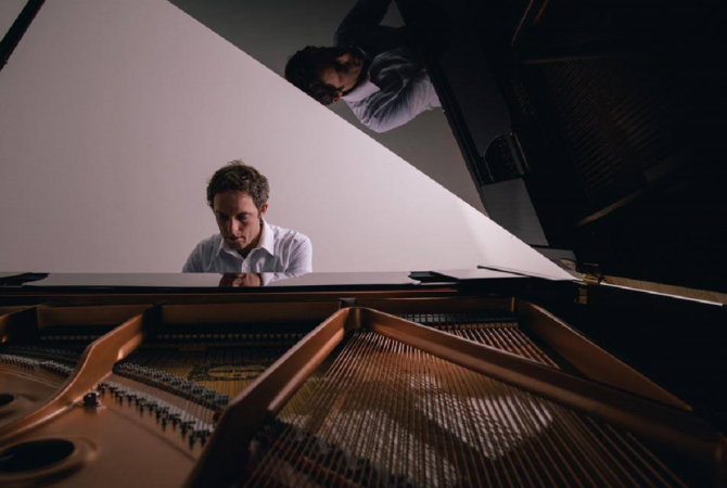 Paul Taylor - Photo 2