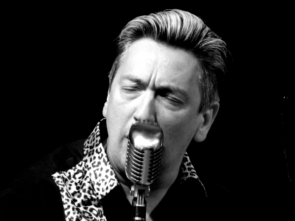 Peter Gill - Photo 2