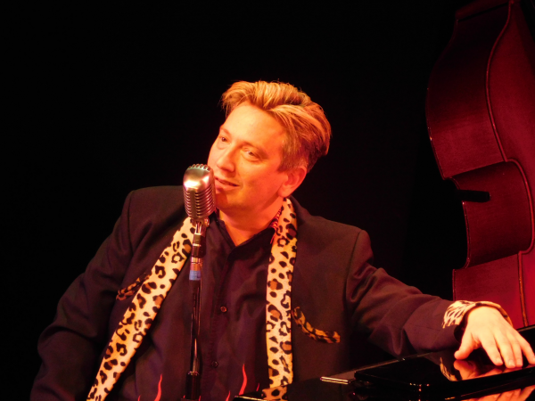 Peter Gill - Photo 4