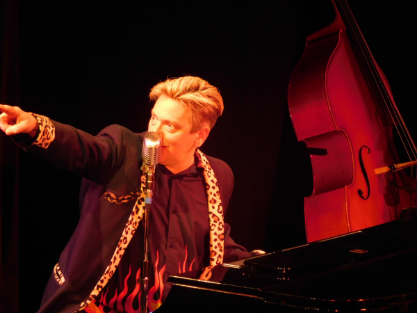 Peter Gill - Photo 5