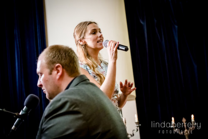 Lara Olivia Singing Pianist  - Photo 4