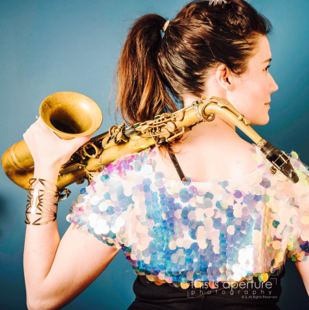 Sarah sax player - Photo 4