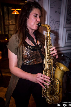 Sarah sax player - Photo 5