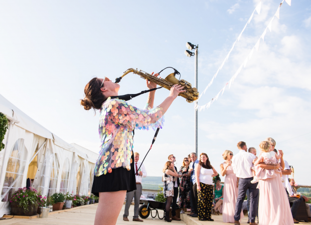 Sarah sax player - Photo 7