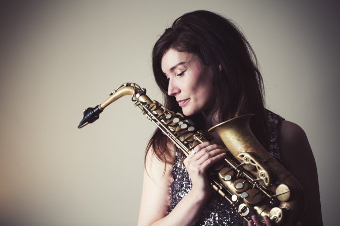 Sarah sax player - Photo 8