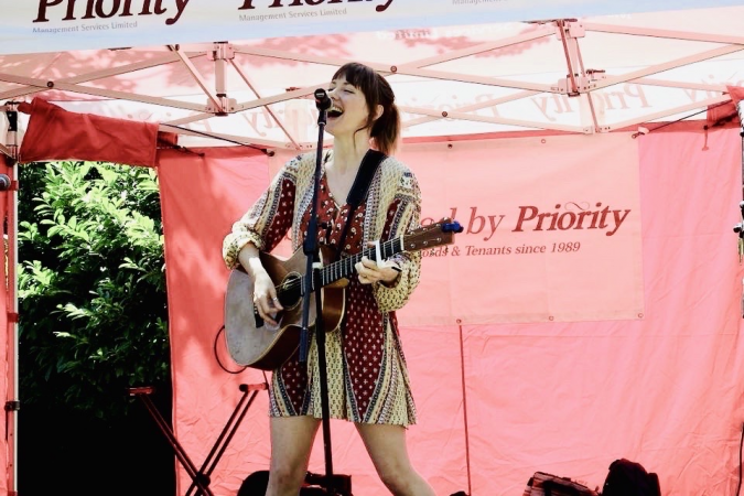 Elie Rees singer-songwriter-guitarist - Photo 3