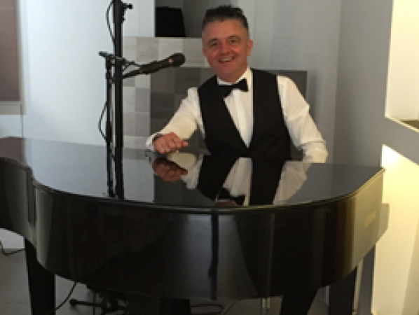 Adrian Dixon - Photo 7