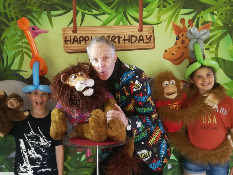 Johnny G childrens party Entertainer and kids magi