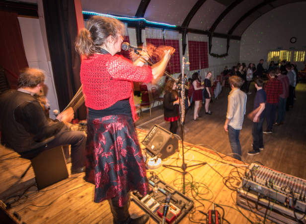 Dancing Feet Ceilidh Band - Photo 2
