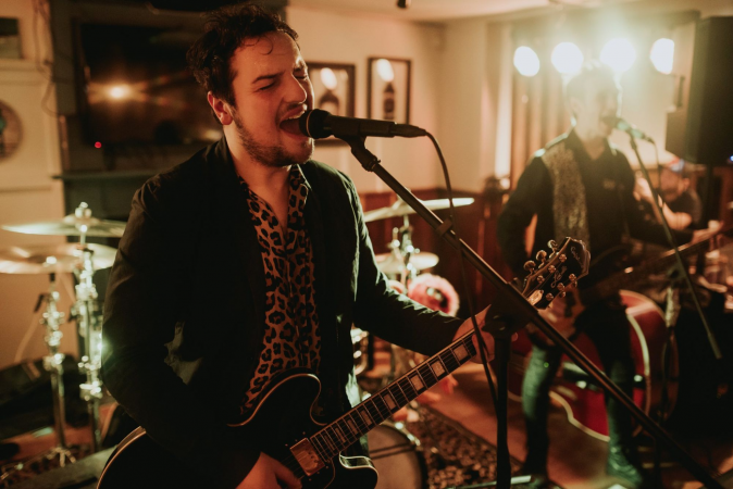 Jimmy & The Hound Dogs - Photo 7