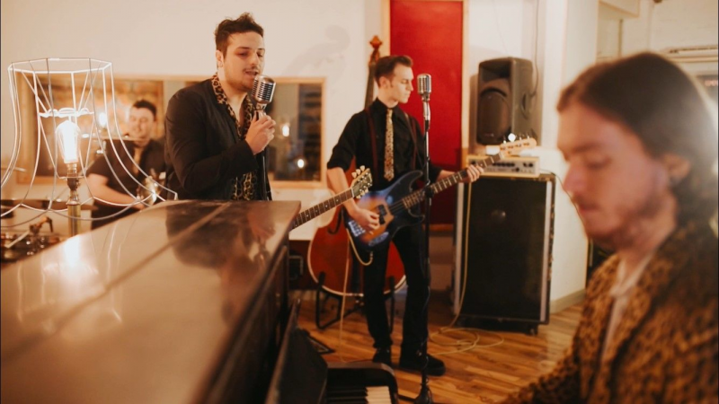 Jimmy & The Hound Dogs - Photo 9