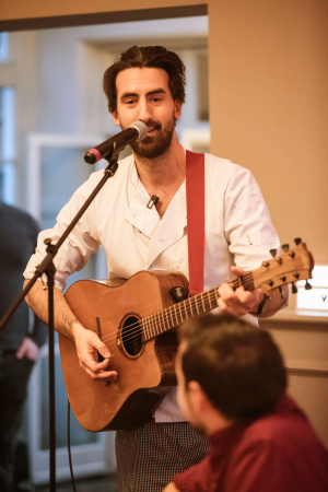 The Tailors Singing Waiters! - Photo 7