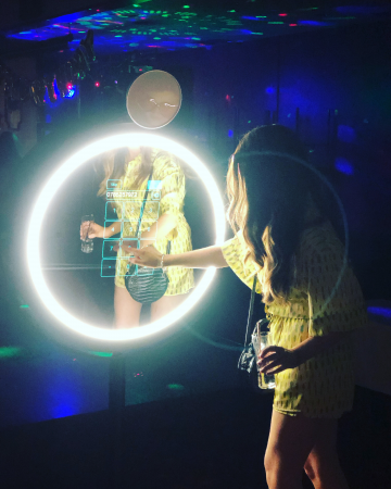 Luxury Beauty Mirror Booth - Photo 2