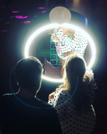 Luxury Beauty Mirror Booth - Photo 4