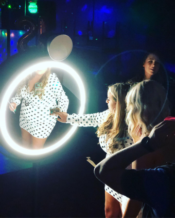 Luxury Beauty Mirror Booth - Photo 5