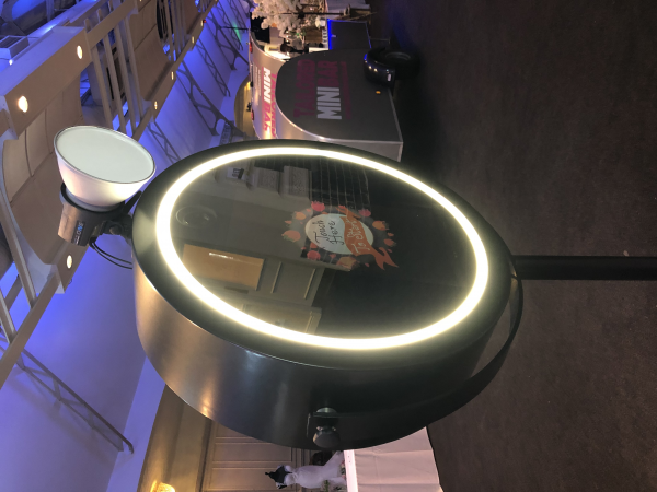 Luxury Beauty Mirror Booth - Photo 15