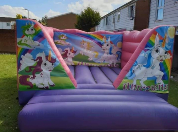 Bouncy castle hire - Photo 2