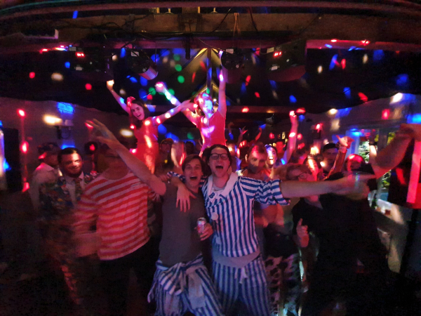 The Hound Dogs - Photo 6