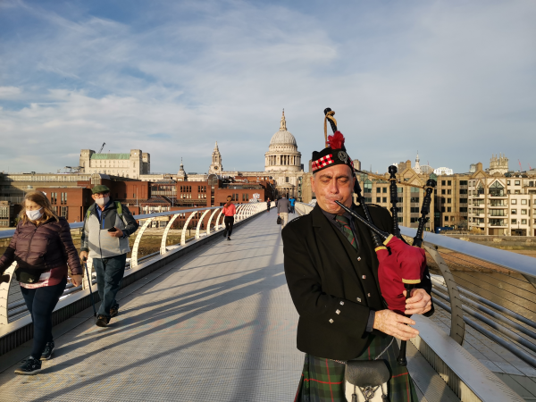 Bagpiper - Photo 2