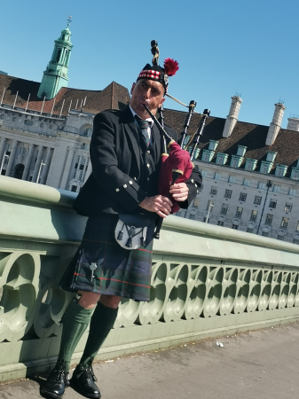Bagpiper - Photo 4