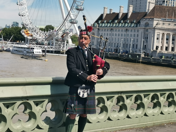 Bagpiper - Photo 6