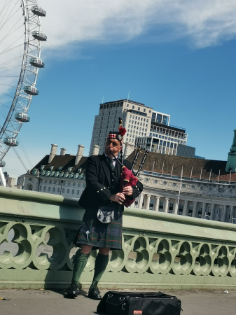Bagpiper - Photo 7