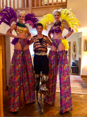 Stilt Walkers - Photo 4