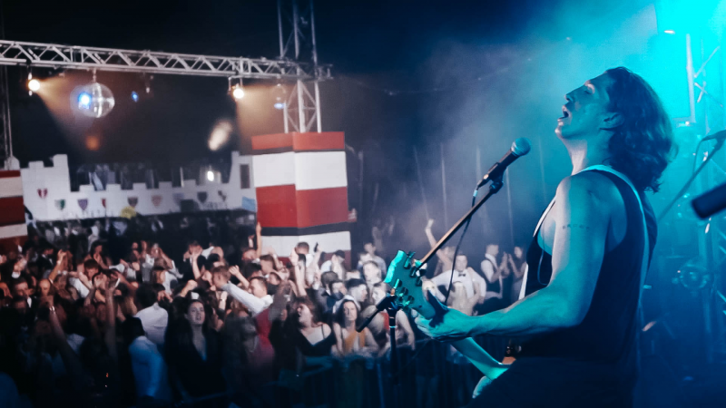 The Review - Photo 9