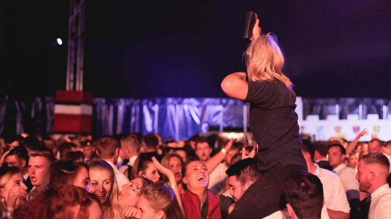 The Review - Photo 10