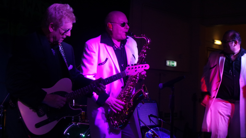 SHOWADDYWADDY ELITE - Photo 2