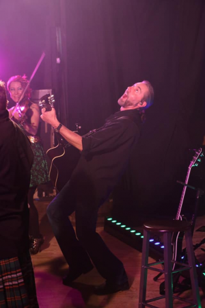 Lively Irish Band - Photo 14