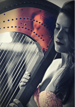 Lizzy Bennie Musician