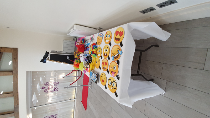 Magic Mirror Photo Booth - Photo 14