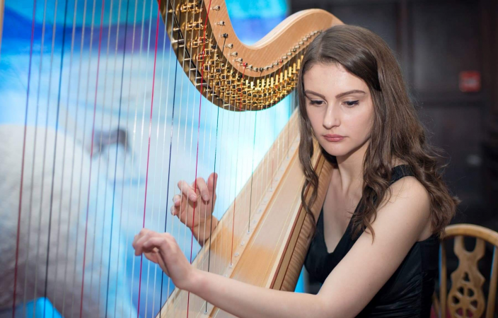 Aoife Miralles, Harpist - Photo 2