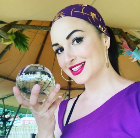 Nicola Kelleher Fortune Teller - Photo 11