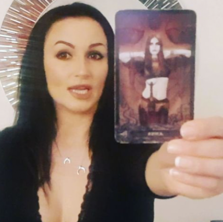 Nicola Kelleher Fortune Teller - Photo 19